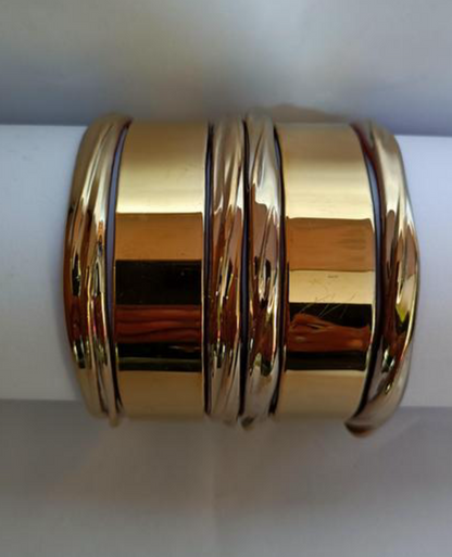 Shiny gold glass bangles set