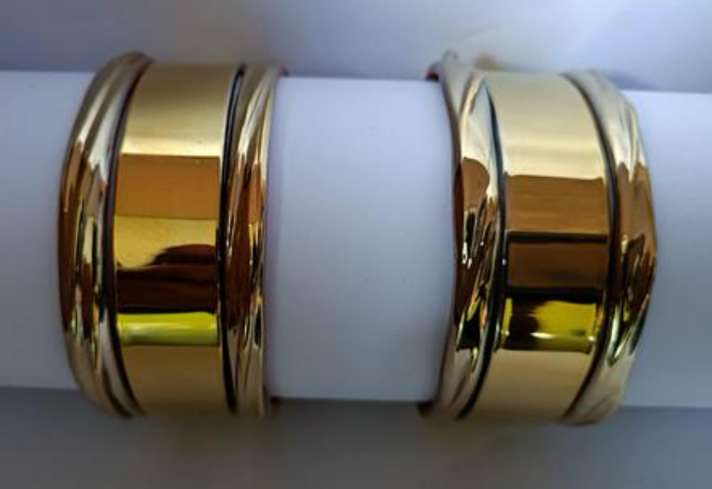 Shiny gold glass bangles set