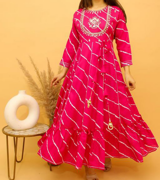 Embroidered Fuchsia pink leheriya with tie up and tassels